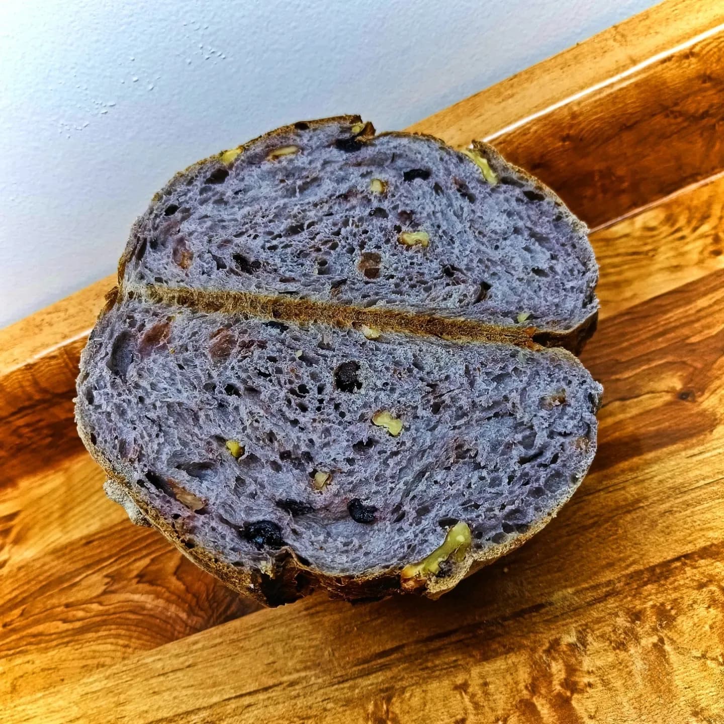 Purple loaf: natural color and a golden crust.